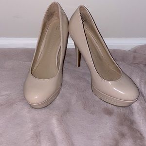 Nude Pumps